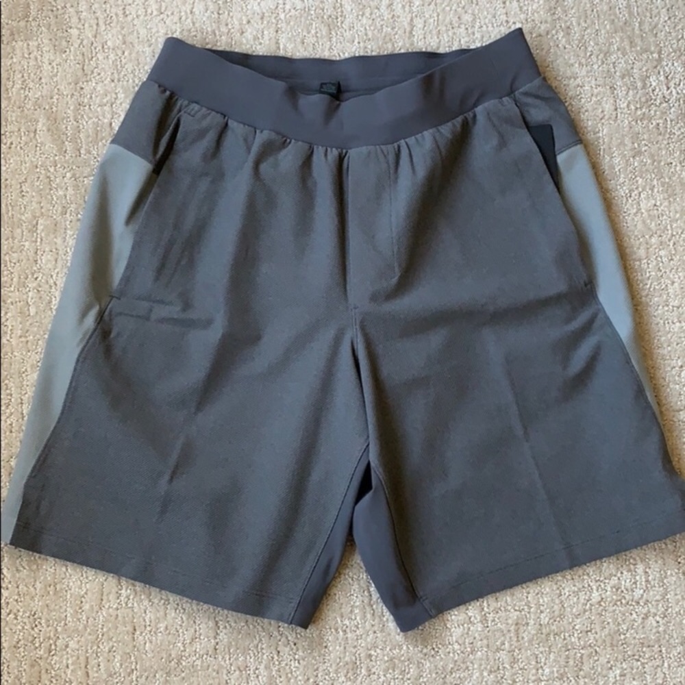 Lululemon T.H.E. Short 9” *Amphibious medium NWT